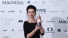 Lucie áková s eským lvem za vedlejí roli ve filmu Kobry a uovky