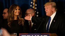 Donald Trump a jeho tetí manelka Melania Knaussová (Manchester, 9. února 2016)