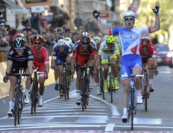 Arnaud Démare vítzí v cyklistickém závod Milán - San Remo.