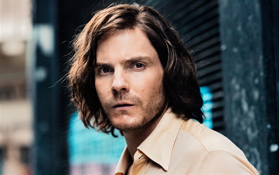 Daniel Brühl ve filmu Kolonie