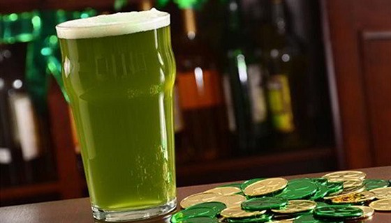Na den svatého Patrika se pijí zelené nápoje, jí se zelené jídlo a zelen...