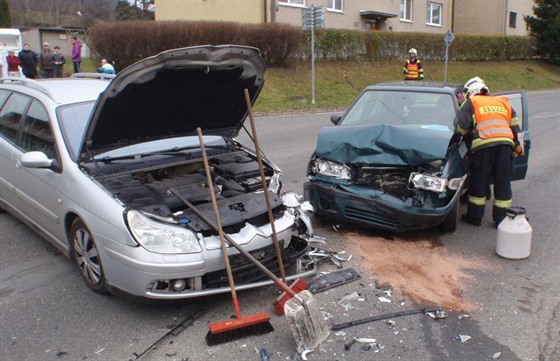 Pi nehod dvou aut v Koryanech na Kromísku se tce zranila spolujezdkyn...