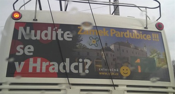 Nenápadná reklama na pardubický zámek rozlítila hradecké patrioty a nakonec i...