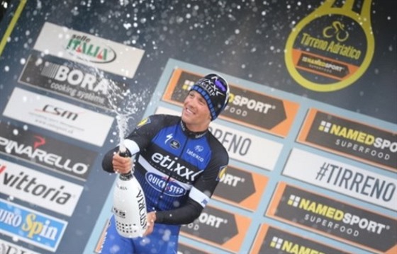 Zdenk tybar se raduje z triumfu ve druhé etap  italského etapového závodu...
