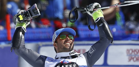 Francouzský lya Thomas Fanara se raduje z triumfu v obím slalomu ve Svatém...