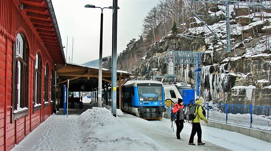 etí turisté hodn vyuívají vlaky, které nov jezdí z Liberce do Skláské...