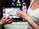 Iluzi plastického povrchu při doteku prstu vytváří miniaturní ultrazvukové... Iluzi plastického povrchu při doteku prstu vytváří miniaturní ultrazvukové...