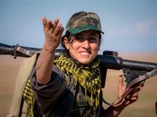 Kurdsk bojovnice nedaleko syrskho msta Hasaka (10. prosince 2015)
