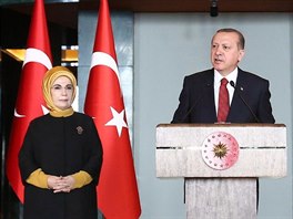 Tureck prezident Recep Tayyip Erdogan a jeho manelka Emine.