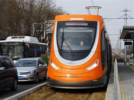 Metro pipomínají také zastávky, které jsou ostrovního typu. Jedna je spolená...