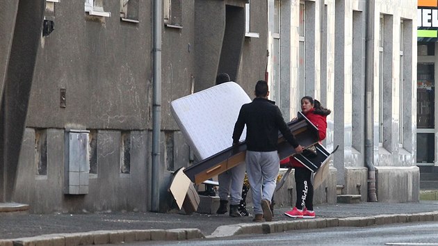 Divadeln ulice, kter je spolu s celm blokem u sokolovskho ndra jednou z vylouench lokalit v Sokolov.