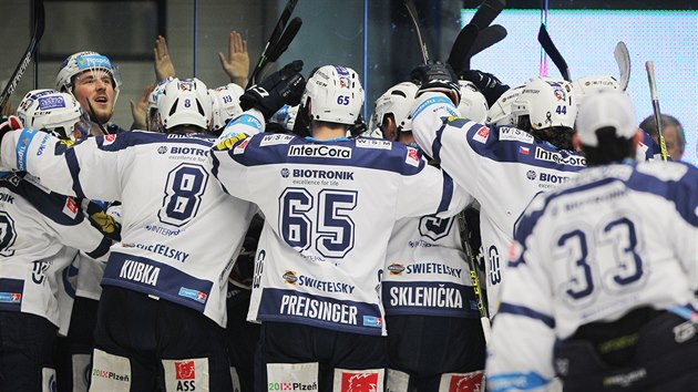 Hokejisté Plzn v prvním tvrtfinále extraligy porazili Olomouc 1:0 díky gólu v...