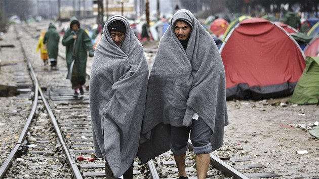 Uprchlci v eckm mst Idomeni nedaleko hranic s Makedoni (10. bezna 2016)