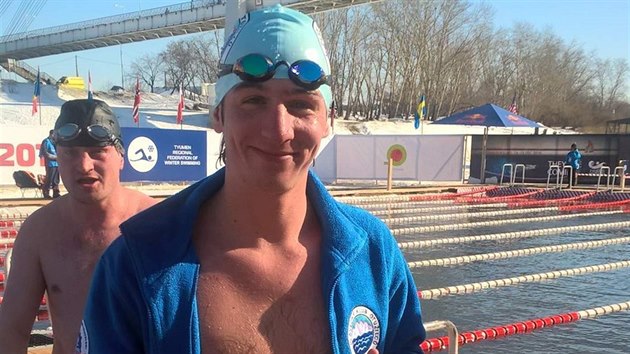 Petr Šlajs prvě vyhrl zlatou medaili. A jde si zaběhat, aby mu nebyla zima.