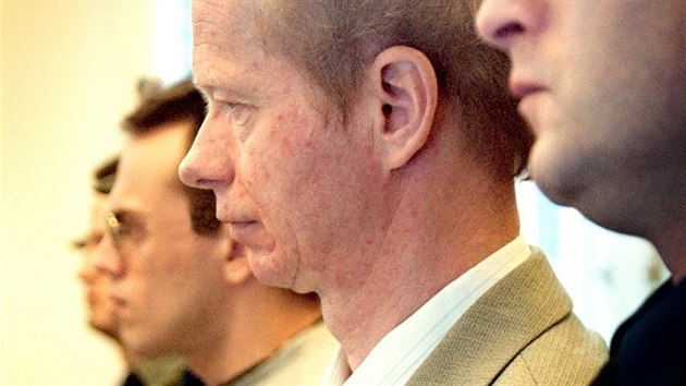 Odsouzen vrah Zdenk Bruthans pi odvolacm zen praskho Vrchnho soudu (21. nora 2001)