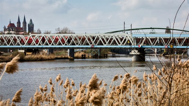 Zvedac eleznin most pes Labe v Koln
