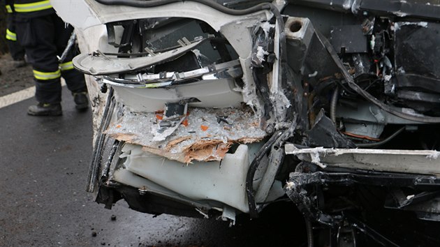 Do porouchan dodvky u Olomouce narazil autobus, smetl pitom jejho idie, kter na mst zemel.