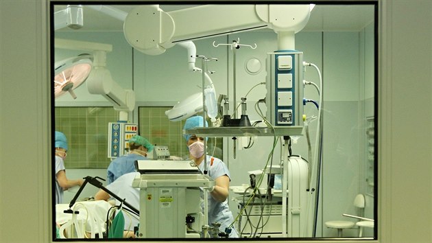 Na gynekologicko-porodnickm oddlen jihlavsk nemocnice operuj pomoc nov laparoskopick ve.