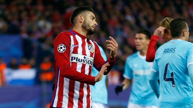 ACH JO. Yannick Carrasco z Atltika Madrid po promarnn anci.