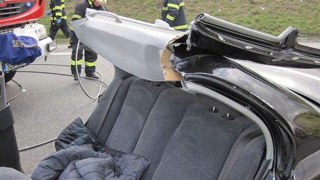 Nehoda t osobnch aut na zatku obchvatu Uherskho Hradit u Zlechova.