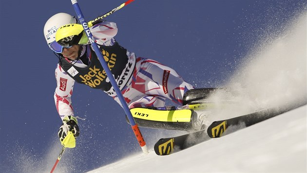 Francouzsk  lyaka Nastasia Noensov ve slalomu ve Svatm Moici.