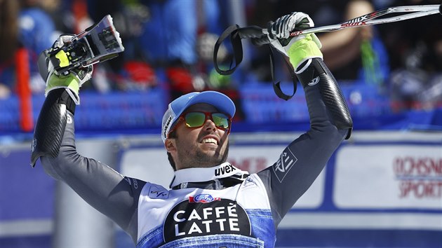 Francouzsk lya Thomas Fanara se raduje z triumfu v obm slalomu ve Svatm Moici.
