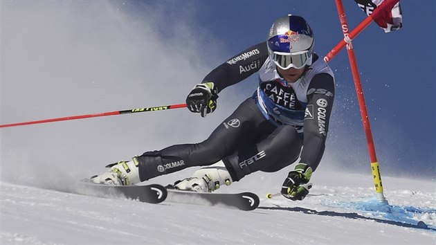 Francouzsk lya  Alexis Pinturault v obm slalomu ve Svatm Moici.