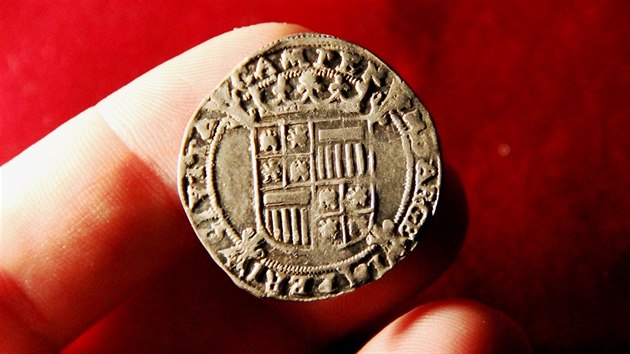 Ukzka minc nalezench po 400 letech na Perovsku. Jde o Arendschilling nizozemskho msta Kampen s titulem Rudolfa II.