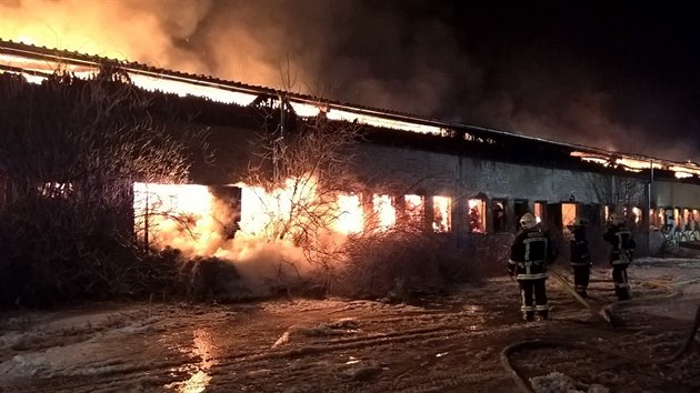 kodu ve vi dvou a pl milionu korun zpsobila v Sebranicch na Blanensku tveice mladk tm, e kouila stonky slmy, kter nsledn hasila o uskladnn balky.