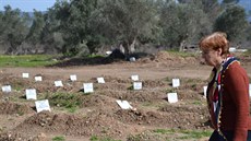 Hbitov pro migranty na eckém ostrov Lesbos. (8. bezna 2016)
