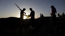 Povstalci z brigády Džaíš al-Sunna na jihu syrské provincie Aleppo (13. března... Povstalci z brigády Džaíš al-Sunna na jihu syrské provincie Aleppo (13. března...