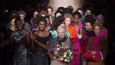 Vivienne Westwoodová na trendy moc nedá. Raději se drží vlastního stylu, který... Vivienne Westwoodová na trendy moc nedá. Raději se drží vlastního stylu, který...