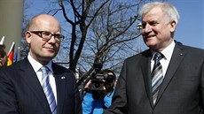 Premiér Bohuslav Sobotka se v Mnichově vítá se svým bavorským protějškem... Premiér Bohuslav Sobotka se v Mnichově vítá se svým bavorským protějškem...