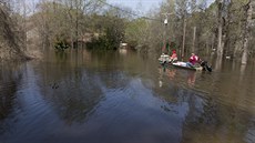 Z beh se vylilo jezero Caddo lake leící v Louisian a Texasu. Obyvatelé...