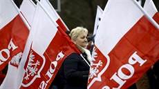 A padesát tisíc lidí vylo do ulic Varavy a vyzvalo polskou vládu k...