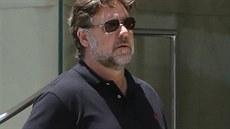 Russell Crowe jet loni v lét váil pes 120 kilogram.