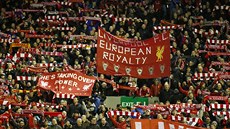 Fanouci Liverpoolu podporují svj tým.