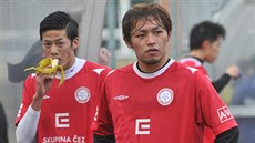 Japonští hráči Třebíče - Tomojoši Cušija (vlevo) a Juta Ikeja. Druhý jmenovaný... Japonští hráči Třebíče - Tomojoši Cušija (vlevo) a Juta Ikeja. Druhý jmenovaný...