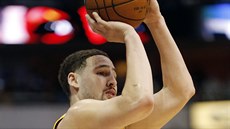 Klay Thompson z Golden State při střelbě na koš. Klay Thompson z Golden State při střelbě na koš.