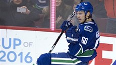 Markus Granlund z Vancouveru slaví vítěznou trefu v prodloužení v duelu proti... Markus Granlund z Vancouveru slaví vítěznou trefu v prodloužení v duelu proti...