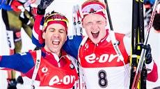 NORSKÉ BRATRSTVÍ. Johannes Bö (vpravo) závod s hromadným startem ovládl,...