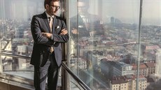 Vysoký elegán Harald Hölzl o Praze, Česku a Češích neřekne křivého slova. Vysoký elegán Harald Hölzl o Praze, Česku a Češích neřekne křivého slova.