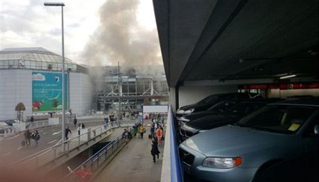 Exploze na bruselském letiti.