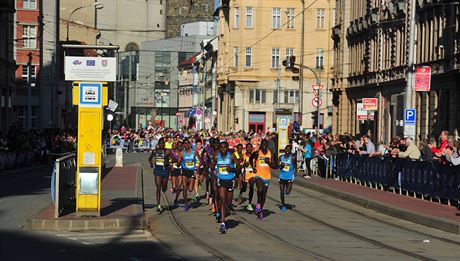 Olomoucký plmaraton pinese v sobotu adu dopravních omezení pro auta i mstskou hromadnou dopravu. Ilustraní snímek