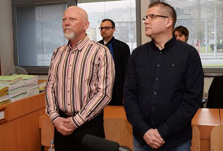 Zprava Petr Kunierz a Pavel Kouda pi tení rozsudku u Krajského soudu v Ústí...