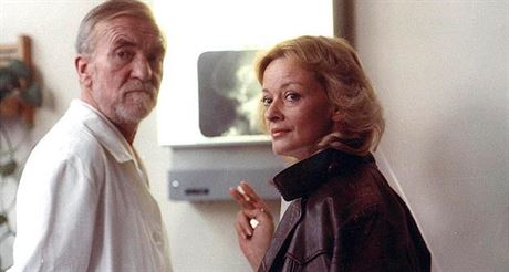 Miroslav Machek a Jana Brejchov ve filmu Skalpel, prosm (1985)