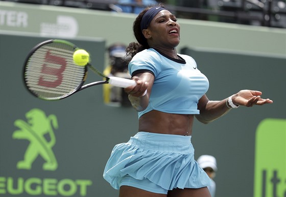 Serena Williamsová v utkání se Svtlanou Kuzncovovou.