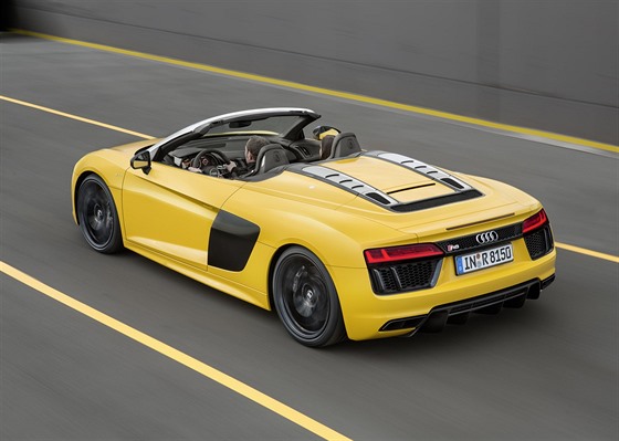 Supersport Audi R8 je v otevené verzi Spyder aktuální novinkou znaky.