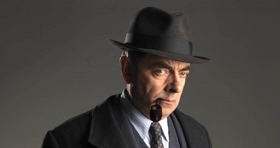 Herec Rowan Atkinson jako detektiv Maigret