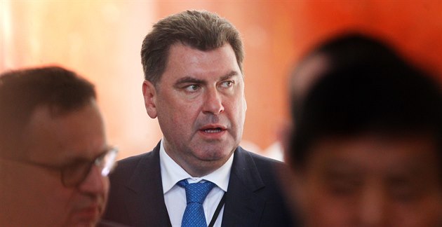 Poradce prezidenta republiky Martin Nejedlý během ceremoniálu podpisu dokumentů... Poradce prezidenta republiky Martin Nejedlý během ceremoniálu podpisu dokumentů...